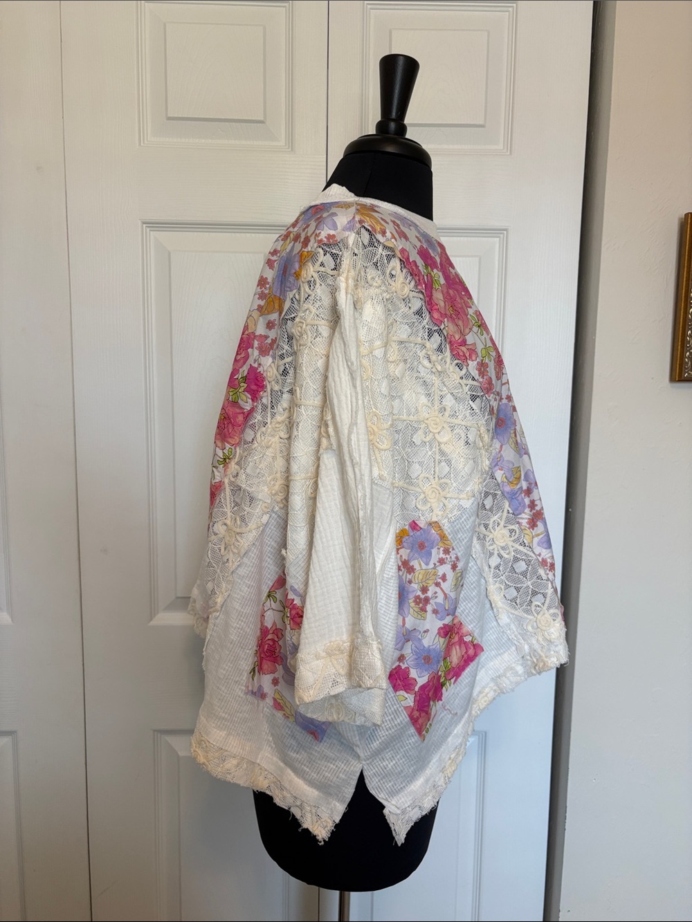 POL White Floral-Print Lace-Trim Top - Picture 4 of 7